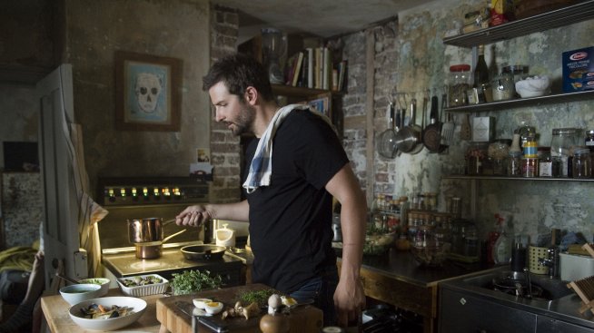 Брадли Купър готви сам във филма „Повелителят на кухнята“