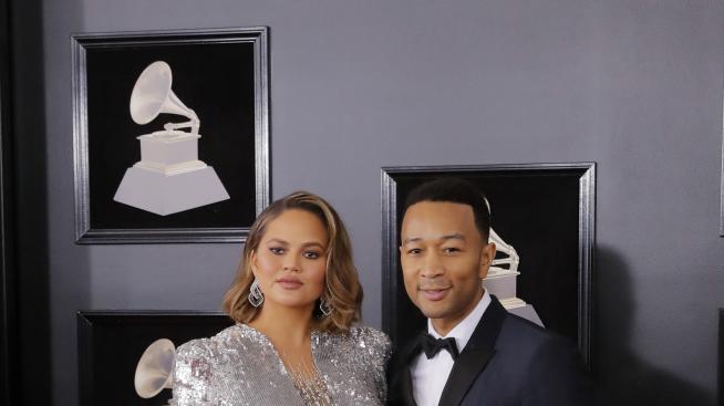 Криси Тейгън показа сина си