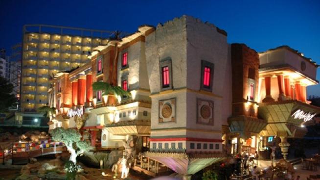 Най-интересните обърнати надолу сгради