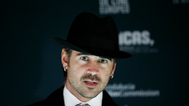 Колин Фарел смени бутилката с букета