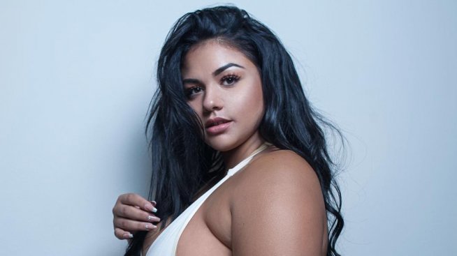 Модел Plus size копира идола си Ким Кардашян