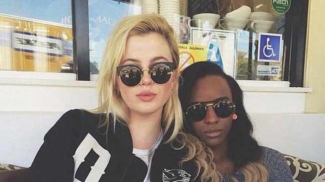 Дъщерята на Алек Болдуин в гей връзка