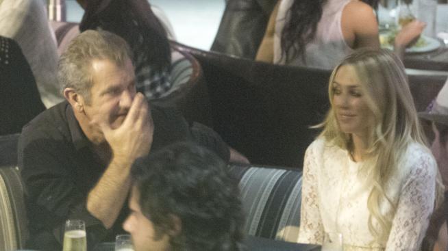 Мел Гибсън вечеря с милиардерски щерки