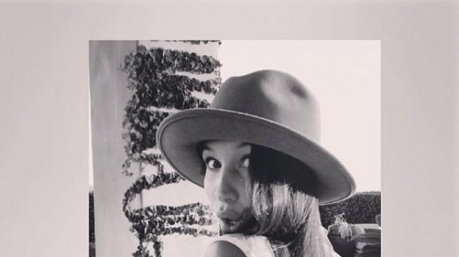 Бела Хадид с ново гадже, а как ли е The Weeknd?