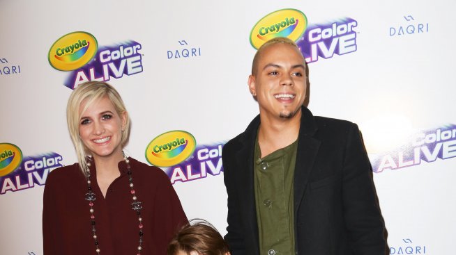 Ашли Симпсън и Евън Рос очакват момиче