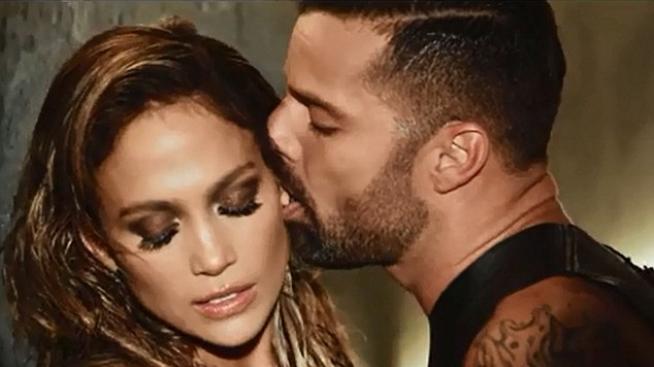 Рики Мартин захапа нежно ухото на Дженифър Лопес