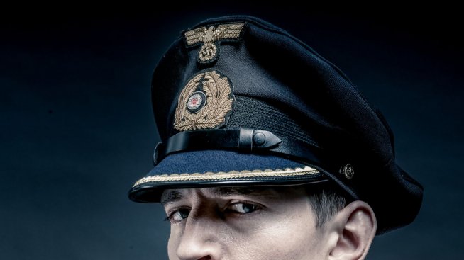 Аугуст Витгенщайн: Униформа със свастики... Леко изтръпваш!