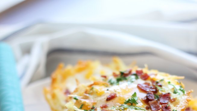 Хрупкави гнезда с печени яйца и авокадо