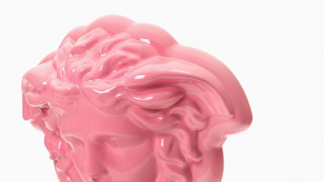 Best Seller: Неоновите кресла на Versace