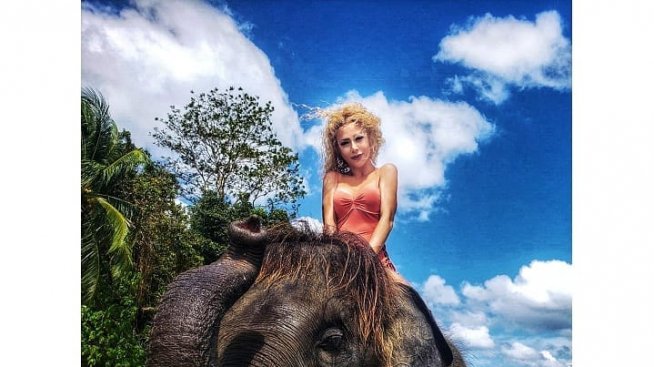 Ася Капчикова се забавлява в Тайланд