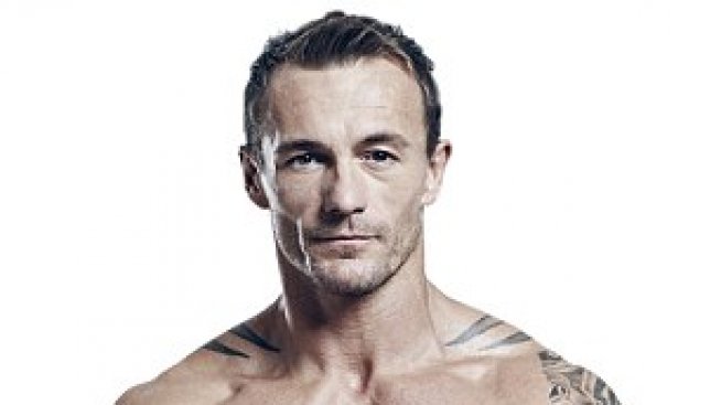 Бодигардът на Елтън Джон спечели възхищението на Men's Health