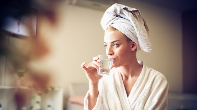 Топла вода на гладно сутрин – защо не?!