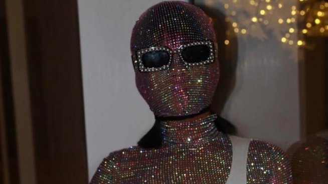 Чар или бедствие: Риана с авангарден тоалет