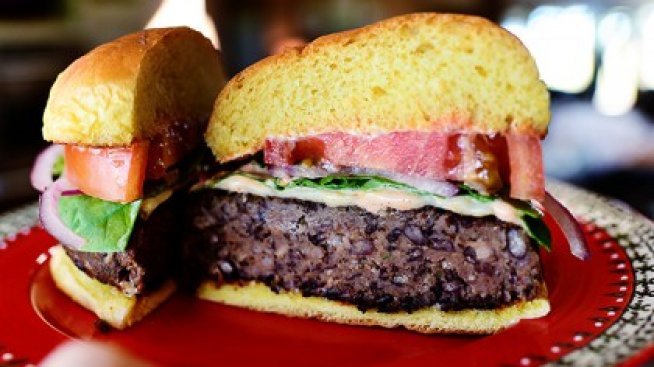 Бургер с черен боб