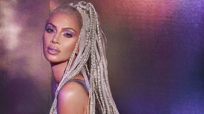 Чар или бедствие: Ким с плитки до коленете