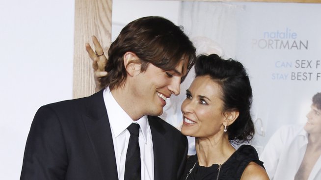 Аштън и Деми заедно?