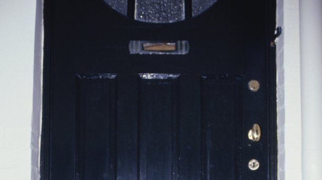 Трябва ли гостите ви да се събуват на вратата