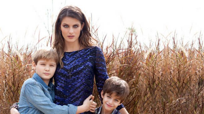 Изабели Фонтана показва синовете си във Vogue