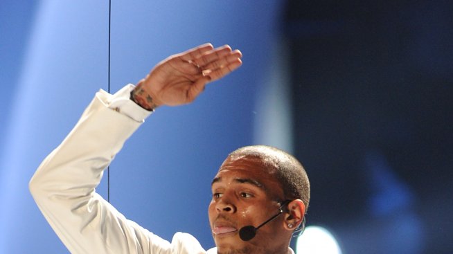 Фен върна диаматен часовник на Крис Браун