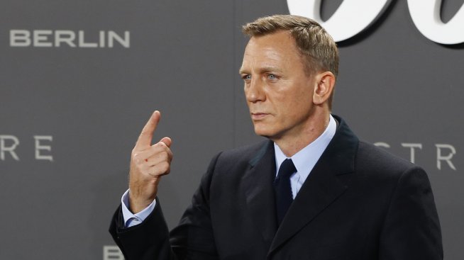 „Ампутираха“ целувките на Бонд в родината на Кама Сутра