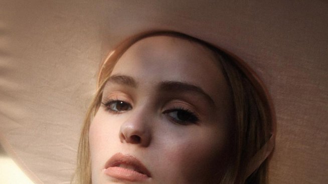 Лили-Роуз Деп показва, че е ударила генетичния джакпот