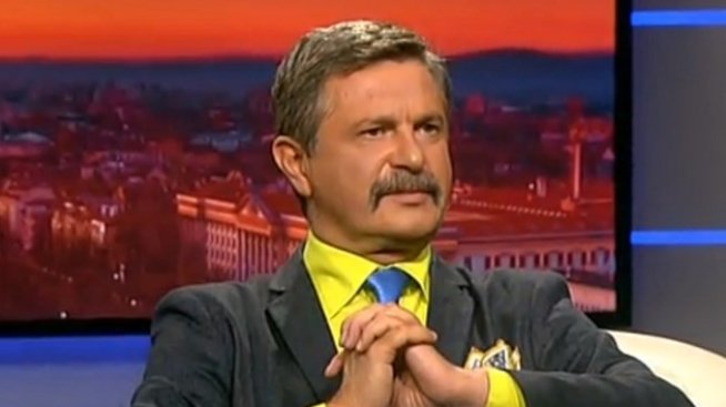 Чар или бедствие: Милен Цветков с мустаци