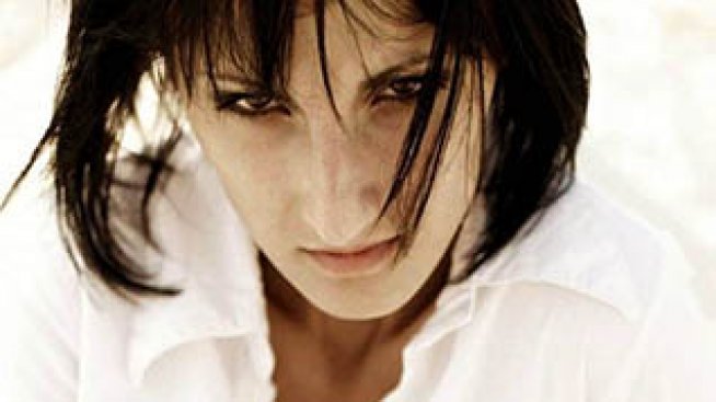 Тя открива моделите и се радва заедно с тях на славата им