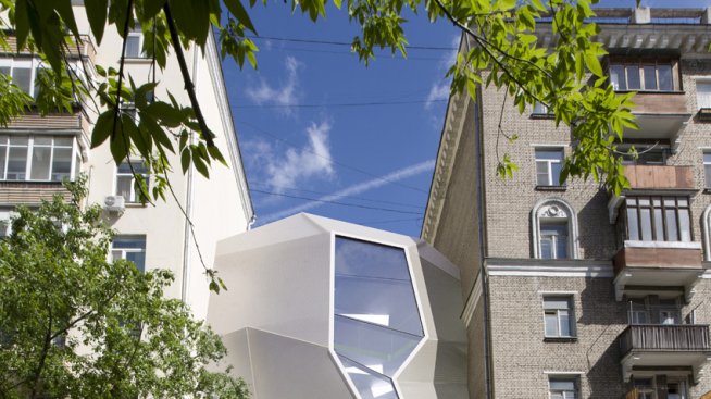 Едно решение за свободното междусградово пространство