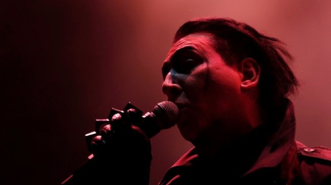 Мерилин Менсън припадна по време на концерт