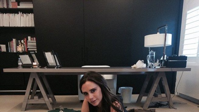 Виктория Бекъм дари дрехите на Харпър