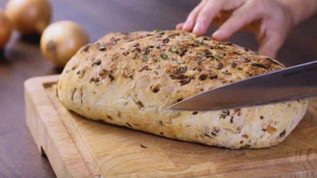 Хляб с карамелизиран лук