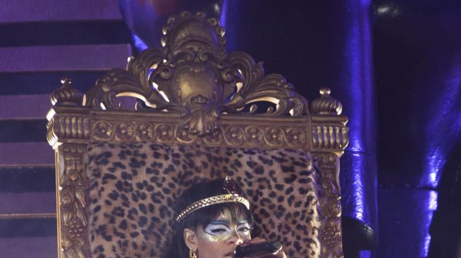 Риана е по-уверена, когато Крис е покрай нея