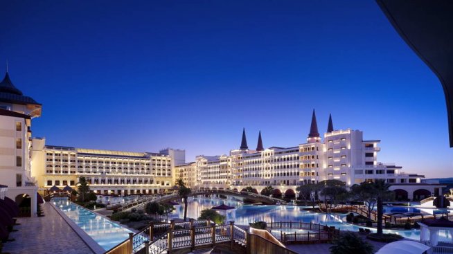 Императорският разкош в най-скъпия хотел на Средиземноморието