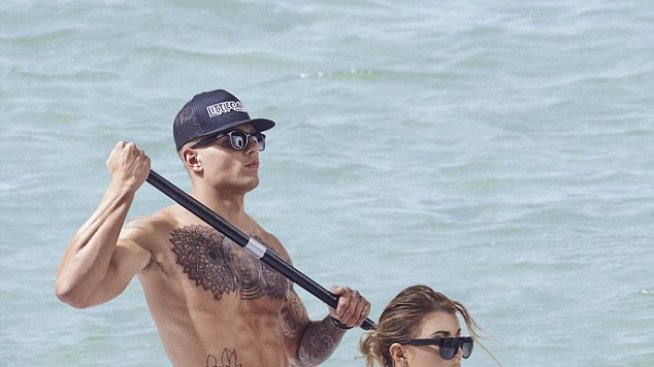 Риалити звезди копираха голия лодкар Орландо и Пери