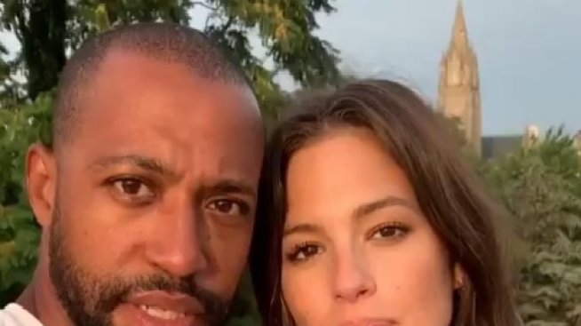 Ашли Греъм ще става майка