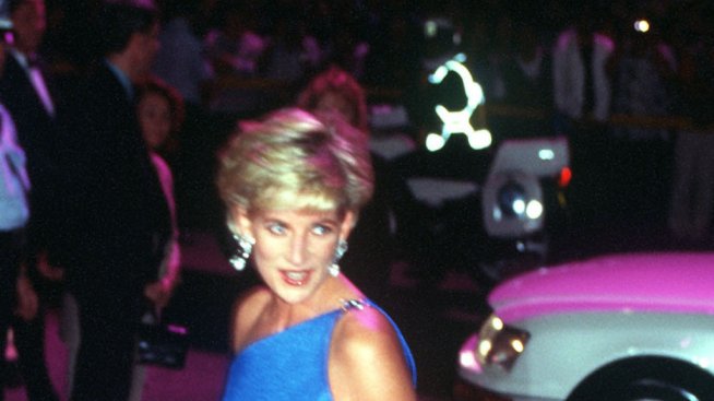 Рокля на принцеса Даяна бе продадена за 800 000 долара