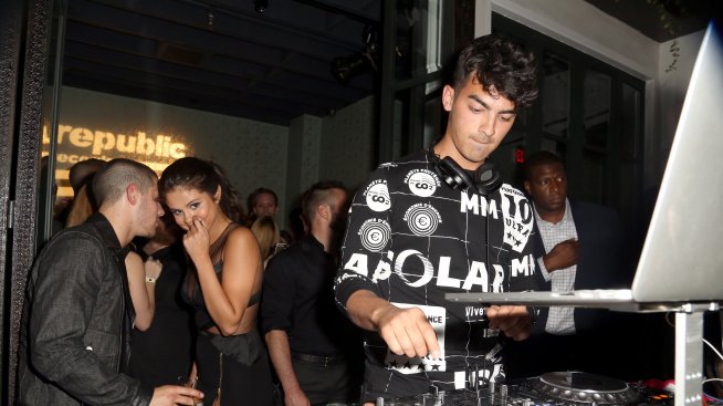 Селена Гомес флиртува с Ник Джонас