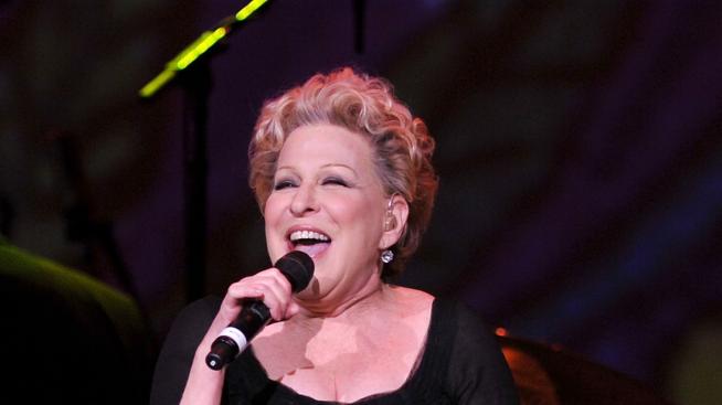 Гага окрала идея на Бет Мидлър (видео)