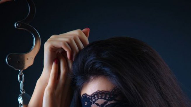 Сатен, въжета, белезници и повечко адреналин