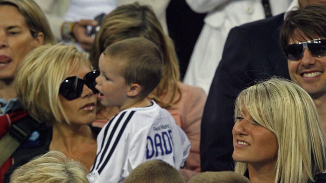 Дейвид Бекъм обзаведе с еднакви коли майка си и тъща си