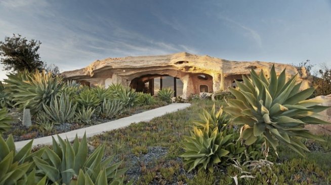 Къщата на Фред Флинстоун е "издялкана" в Малибу