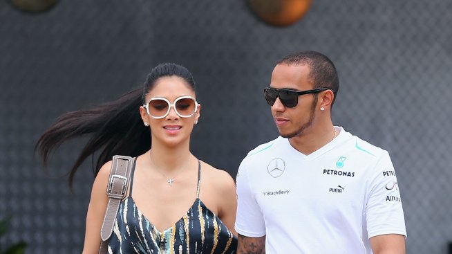 Люис Хамилтън иска Никол да живее при него