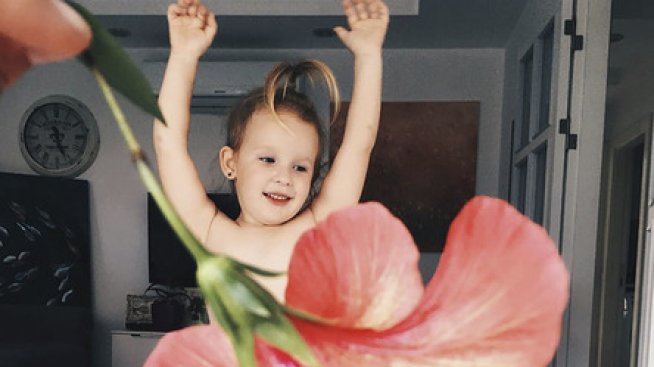 Артистично дуо: Майка, дъщеря и много цветя