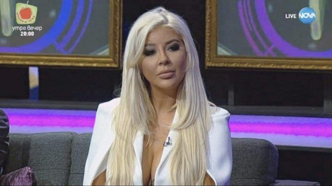 Андреа отговори на нападките за фотошопа