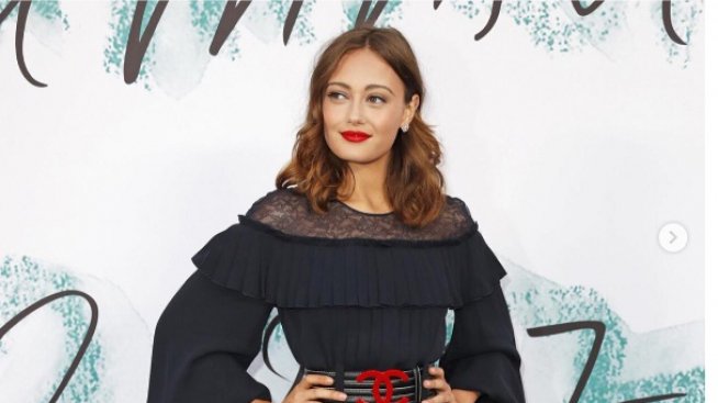 Новата изгора на Брад Пит – 32 години по-младата Ела Пърнел