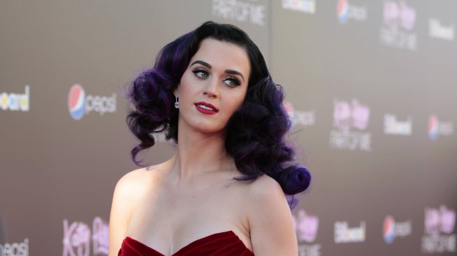 Кейти Пери ще прави парти по случай развода си