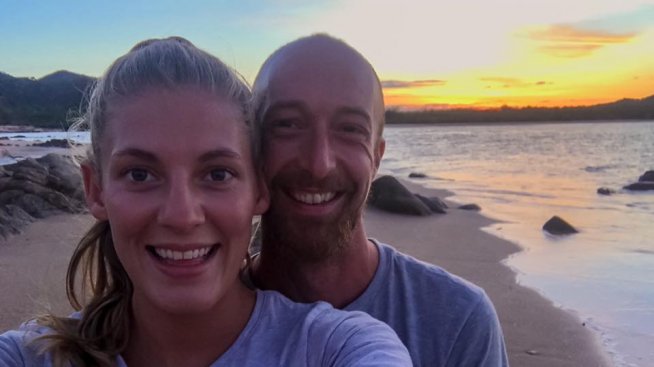 Двойка обикаля Европа със своя дом-камион