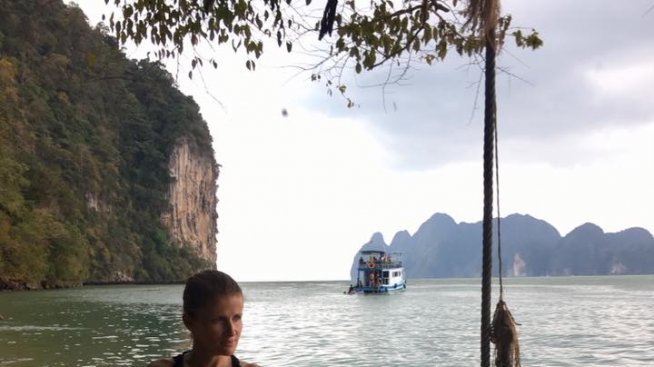 Тереза Маринова показа супер тяло по бански в Пукет