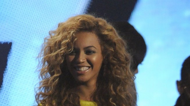 Бионсе ще пее на Супербол догодина