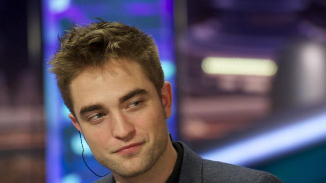 Патинсън преживява Стюарт с помощта  на кучетата си